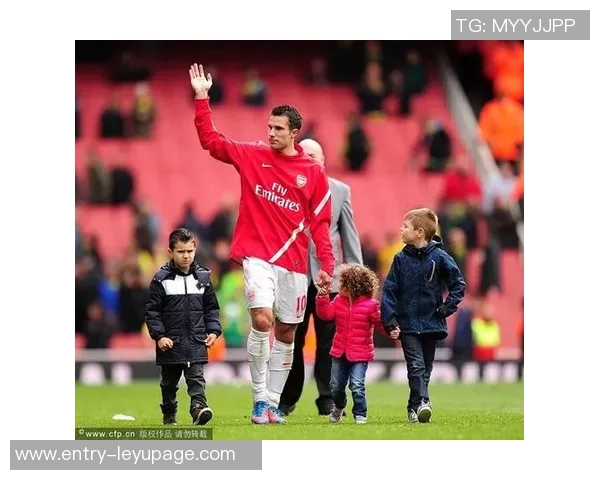 官方确认范佩西儿子膝伤无大碍本赛季有望复出 官方确认范佩西儿子膝伤无大碍本赛季有望复出